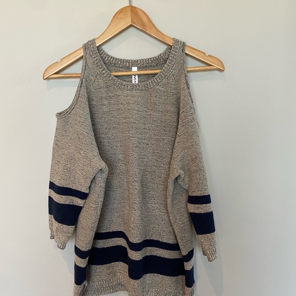 RVCA Cold Shoulder Sweater SZ M - Picture 2 of 4